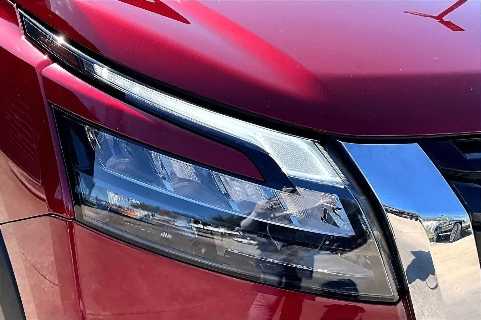 Used 2024 Nissan Pathfinder SV w/ SV Premium Package FWD image 24