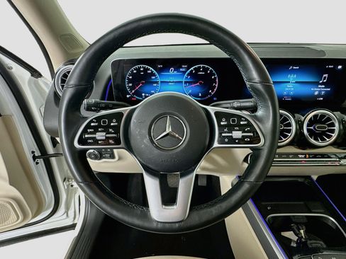 Certified 2022 Mercedes-Benz GLB 250 4MATIC image 11