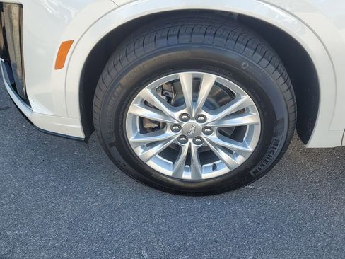 New 2025 Cadillac XT6 Luxury image 11