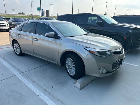 Used 2014 Toyota Avalon Limited FWD image 5