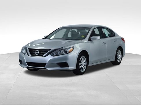 Used 2016 Nissan Altima 2.5 S w/ Power Driver Seat Package FWD image 7