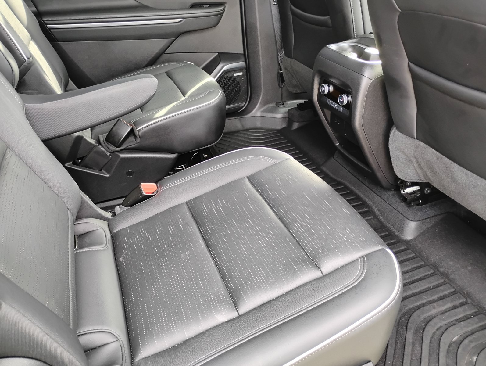 Used 2025 Buick Enclave Sport Touring FWD image 27