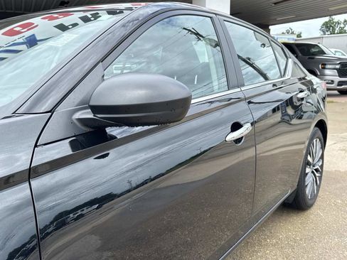 Used 2025 Nissan Altima 2.5 SV FWD image 7