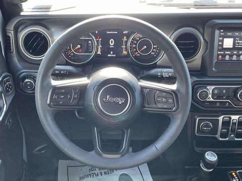 Used 2023 Jeep Gladiator Sport AWD/4WD image 12