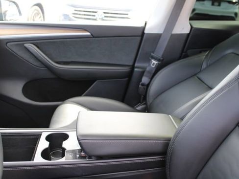 Used 2024 Tesla Model Y Long Range image 26