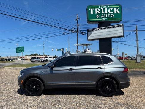 Used 2020 Volkswagen Tiguan SEL image 2