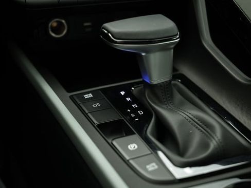 New 2025 Hyundai Elantra Limited image 16