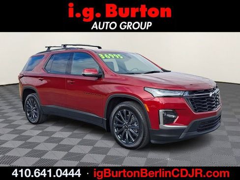 Used 2023 Chevrolet Traverse RS image 1