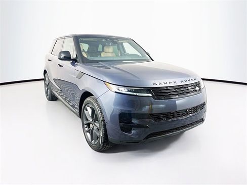 Used 2024 Land Rover Range Rover Sport SE image 3