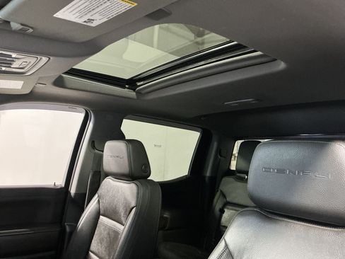 Used 2019 GMC Sierra 1500 Denali w/ Technology Package AWD/4WD image 23