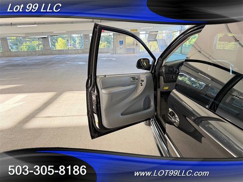 Used 2006 Chrysler Town & Country Touring w/ Trailer Tow Prep Group FWD image 36