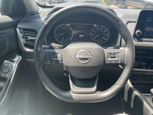 Used 2025 Nissan Rogue SV FWD image 24