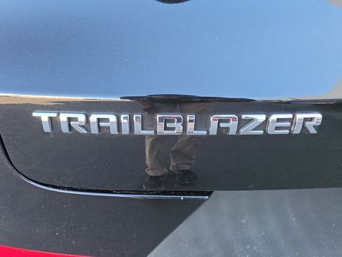 Used 2021 Chevrolet TrailBlazer LT w/ Convenience Package FWD image 16