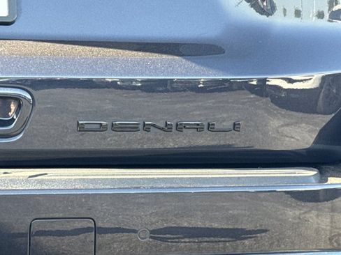 Used 2023 GMC Yukon Denali w/ LPO, Floor Liner Package AWD/4WD image 11