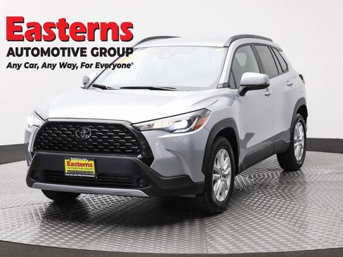 Used 2024 Toyota Corolla Cross LE image 1