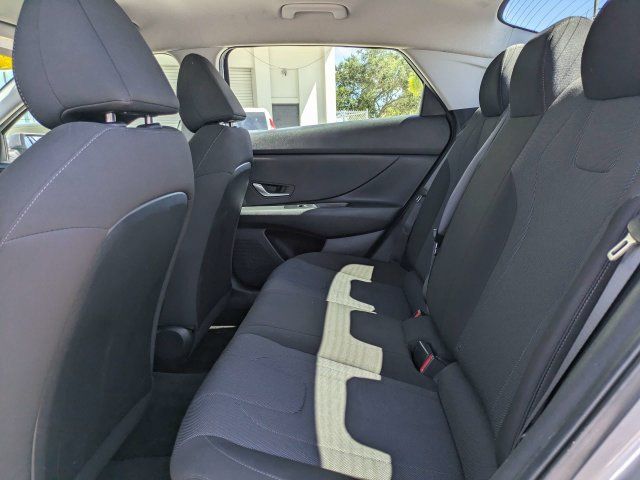 Used 2023 Hyundai Elantra SE FWD image 13