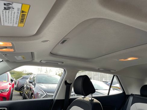 Used 2025 Hyundai Venue SEL image 28