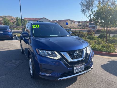 Used 2020 Nissan Rogue SV FWD image 2