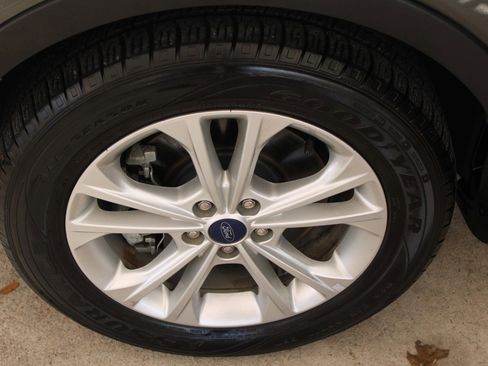 Used 2017 Ford Escape SE w/ Equipment Group 201A image 26