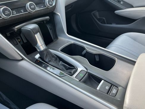 Used 2018 Honda Accord EX image 27