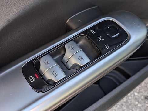 Used 2022 Mercedes-Benz C 300 Sedan image 14