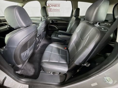 Used 2022 Kia Telluride EX w/ EX Premium Package AWD/4WD image 29