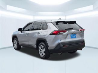 Used 2022 Toyota RAV4 LE FWD video 3