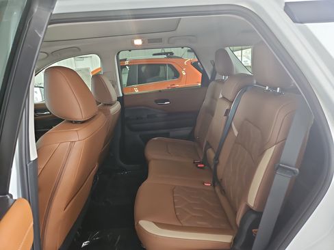 New 2026 Nissan Pathfinder Platinum image 8