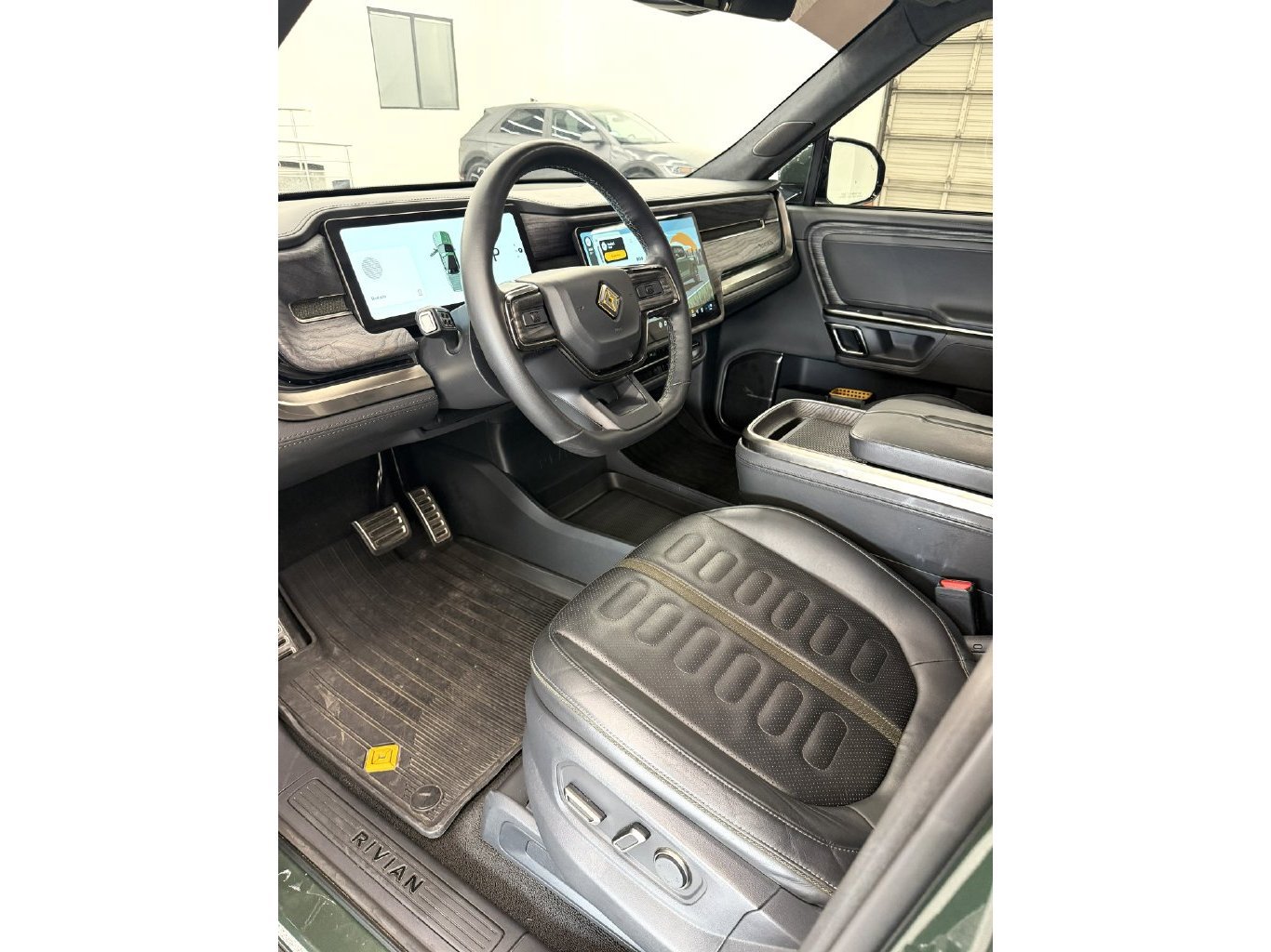 Used 2022 Rivian R1T Adventure AWD/4WD image 10