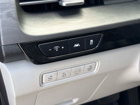Used 2023 Kia Carnival SX FWD image 17