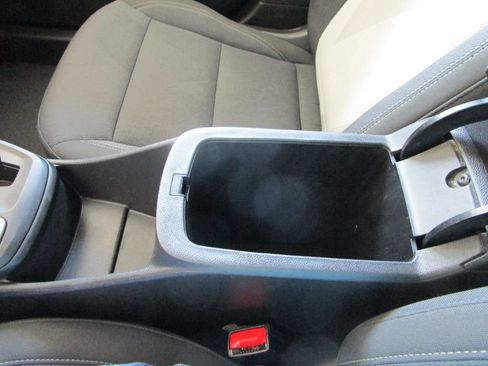 Used 2025 Chevrolet Trax LS FWD image 32