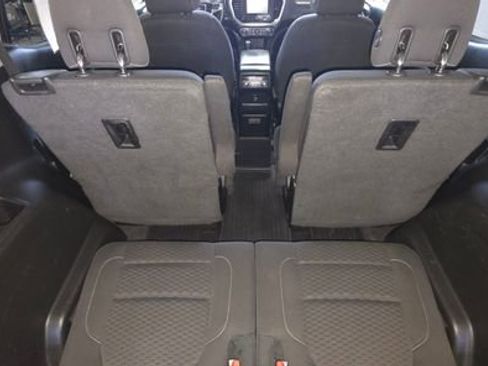 Used 2018 GMC Acadia SLE image 26