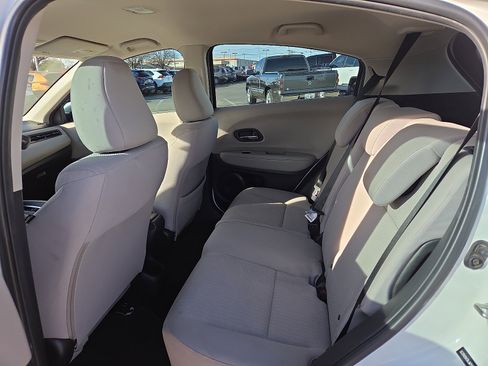 Used 2018 Honda HR-V LX image 9