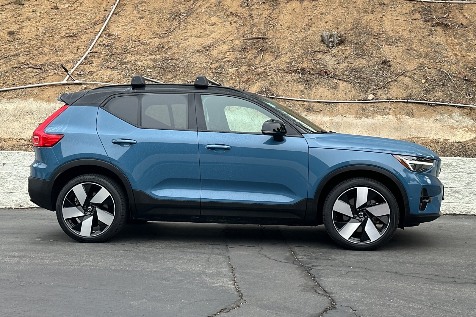 Certified 2023 Volvo XC40 Recharge Ultimate w/ Protection Package Premier AWD/4WD image 3