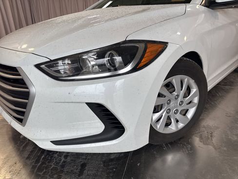 Used 2018 Hyundai Elantra SE image 9
