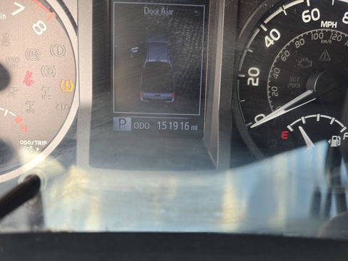 Used 2016 Toyota Tacoma TRD Sport image 27