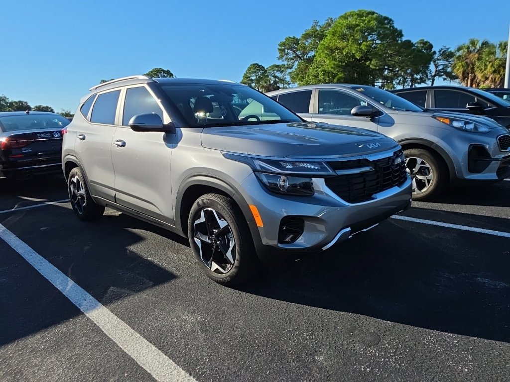Used 2025 Kia Seltos S FWD image 3