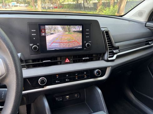 Used 2025 Kia Sportage LX FWD image 17