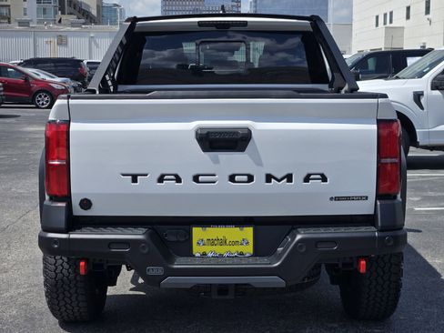 Used 2025 Toyota Tacoma Trailhunter image 6