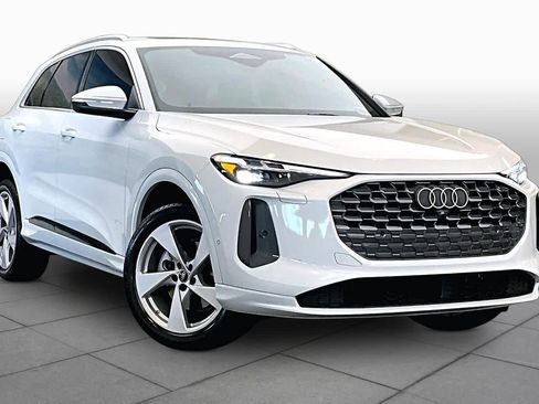 Certified 2025 Audi Q5 Premium Plus w/ Premium Plus AWD/4WD image 3