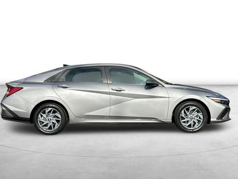 Certified 2025 Hyundai Elantra Blue image 9