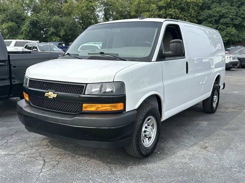 Used 2023 Chevrolet Express 3500 w/ Driver Convenience Package RWD image 5