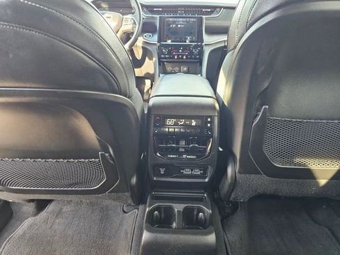 Used 2022 Jeep Grand Cherokee L Limited image 13