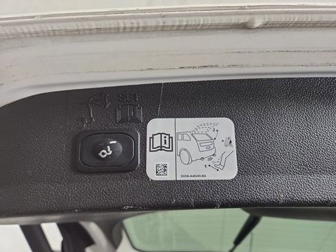 Used 2018 Ford Escape Titanium image 33