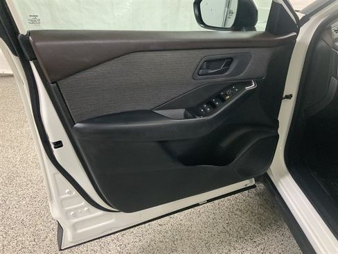 Used 2023 Nissan Rogue S AWD/4WD image 15