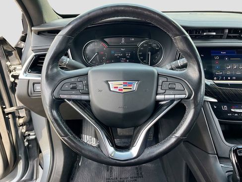 Used 2022 Cadillac XT6 Premium Luxury image 10