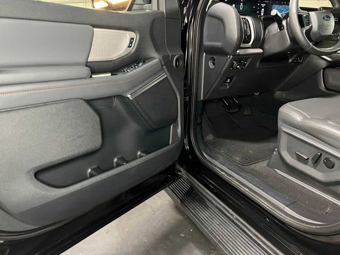Used 2025 Ford Expedition Active AWD/4WD image 22