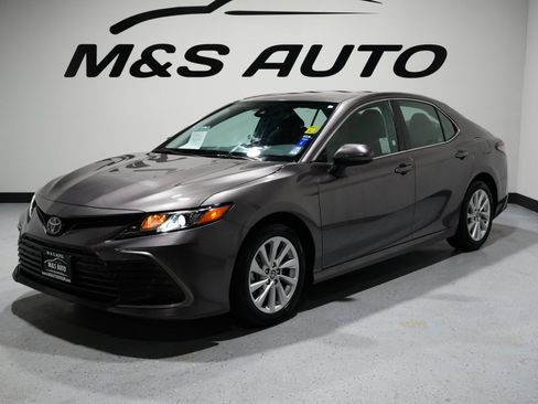 Used 2024 Toyota Camry LE image 3