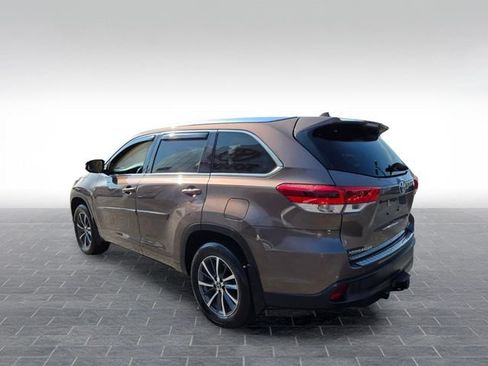 Used 2017 Toyota Highlander XLE AWD/4WD image 5