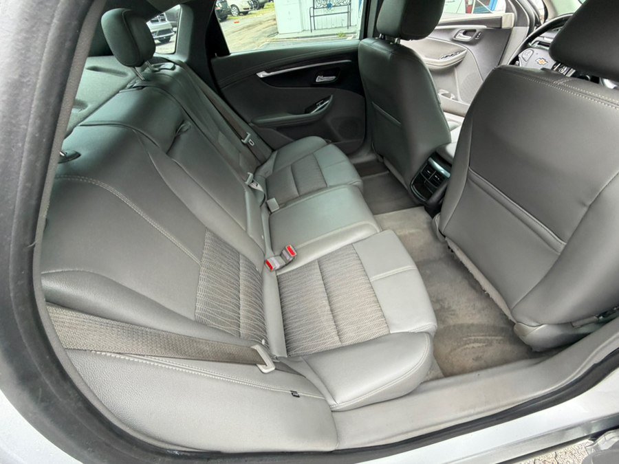 Used 2015 Chevrolet Impala LT Eco w/ Navigation Package w/ Convenience Package FWD image 18